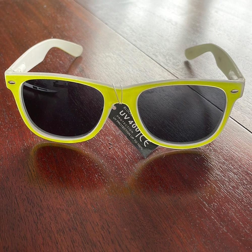 Lemon/yellow kids / young adults UV protection sun glasses